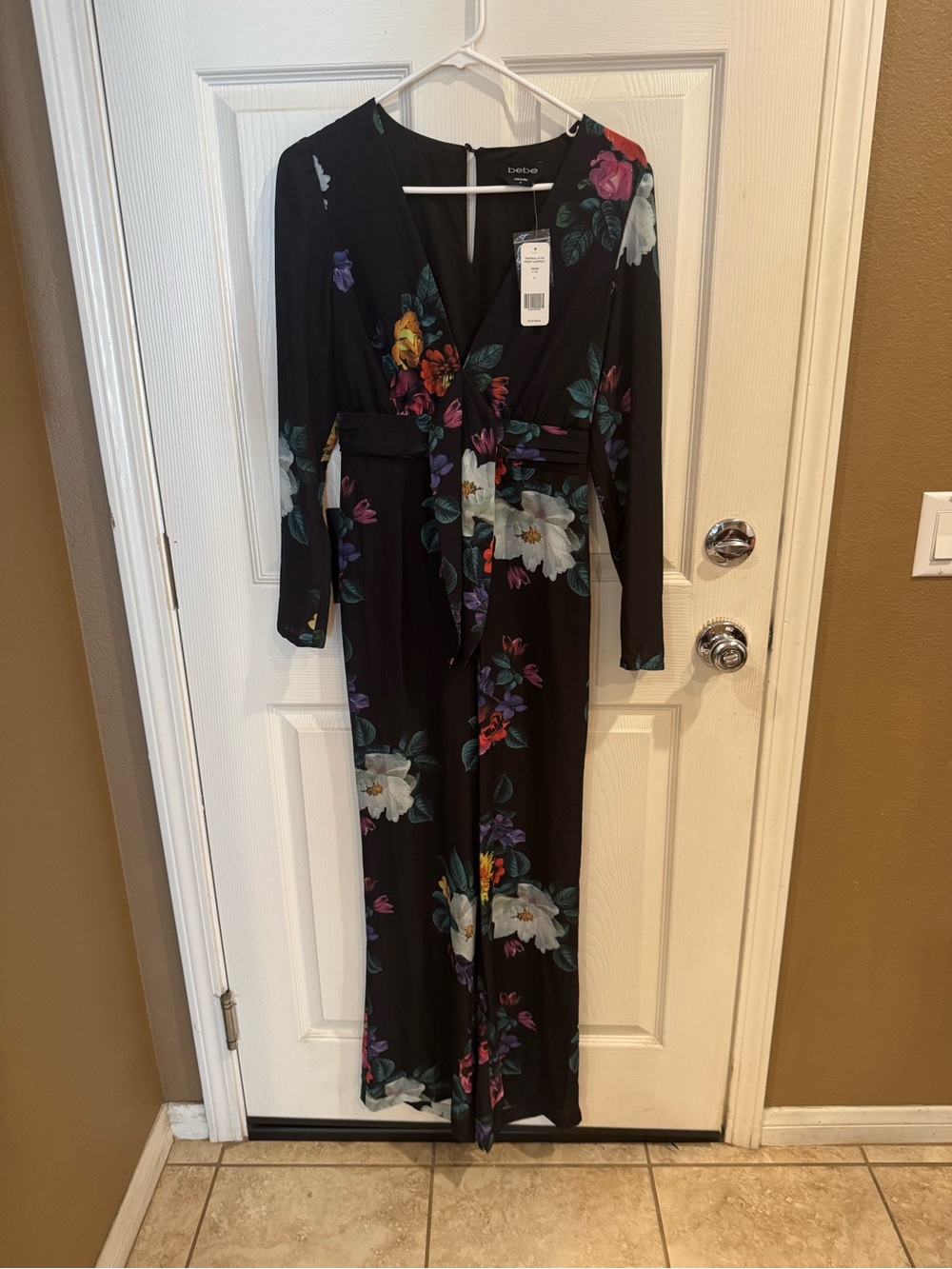 Size 0 nwt bebe floral printed jumpsuit.  Side zipper